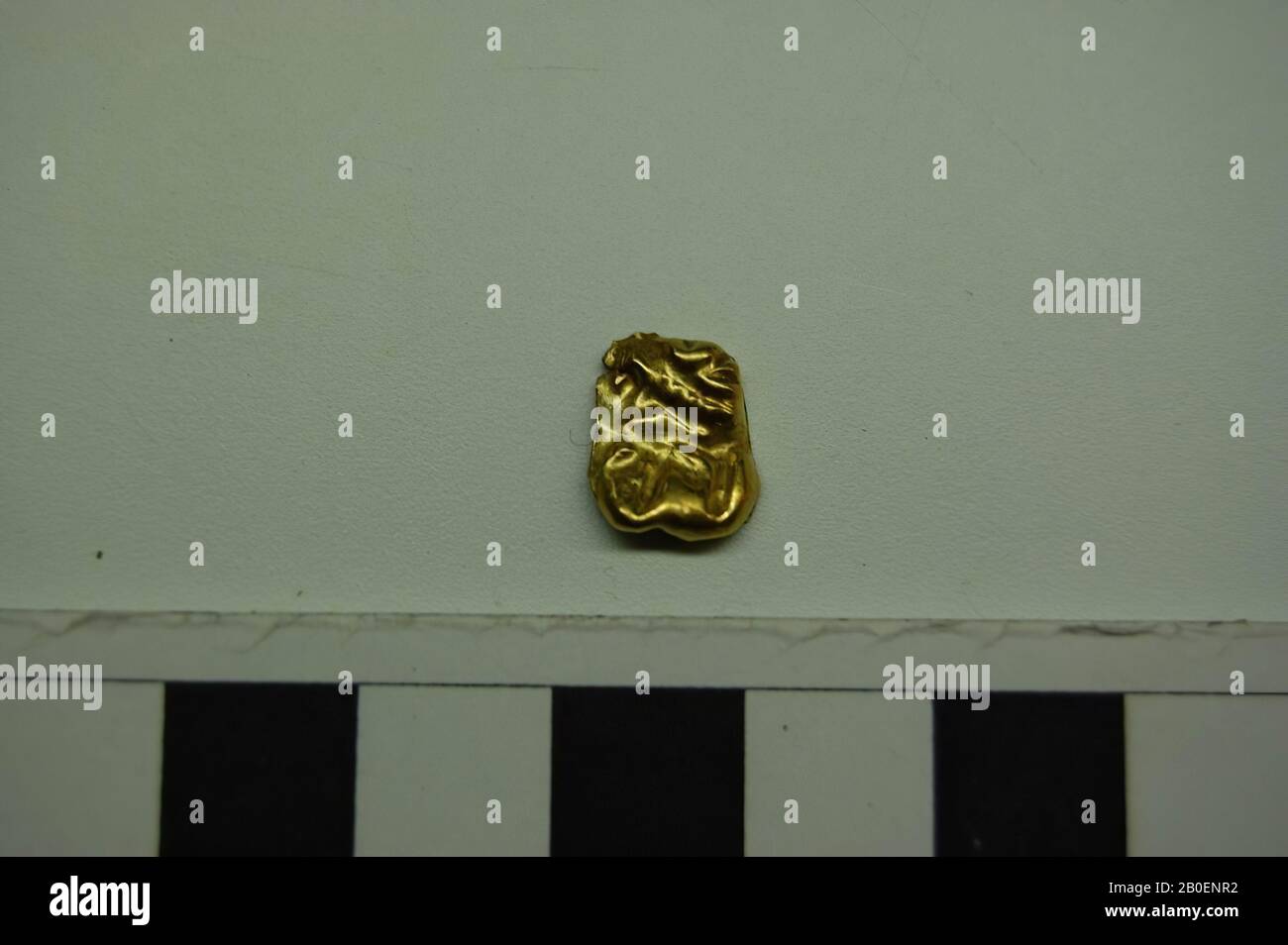 applique, metal, gold, 0.9 x 1 cm, Skythisch -600 Stock Photo