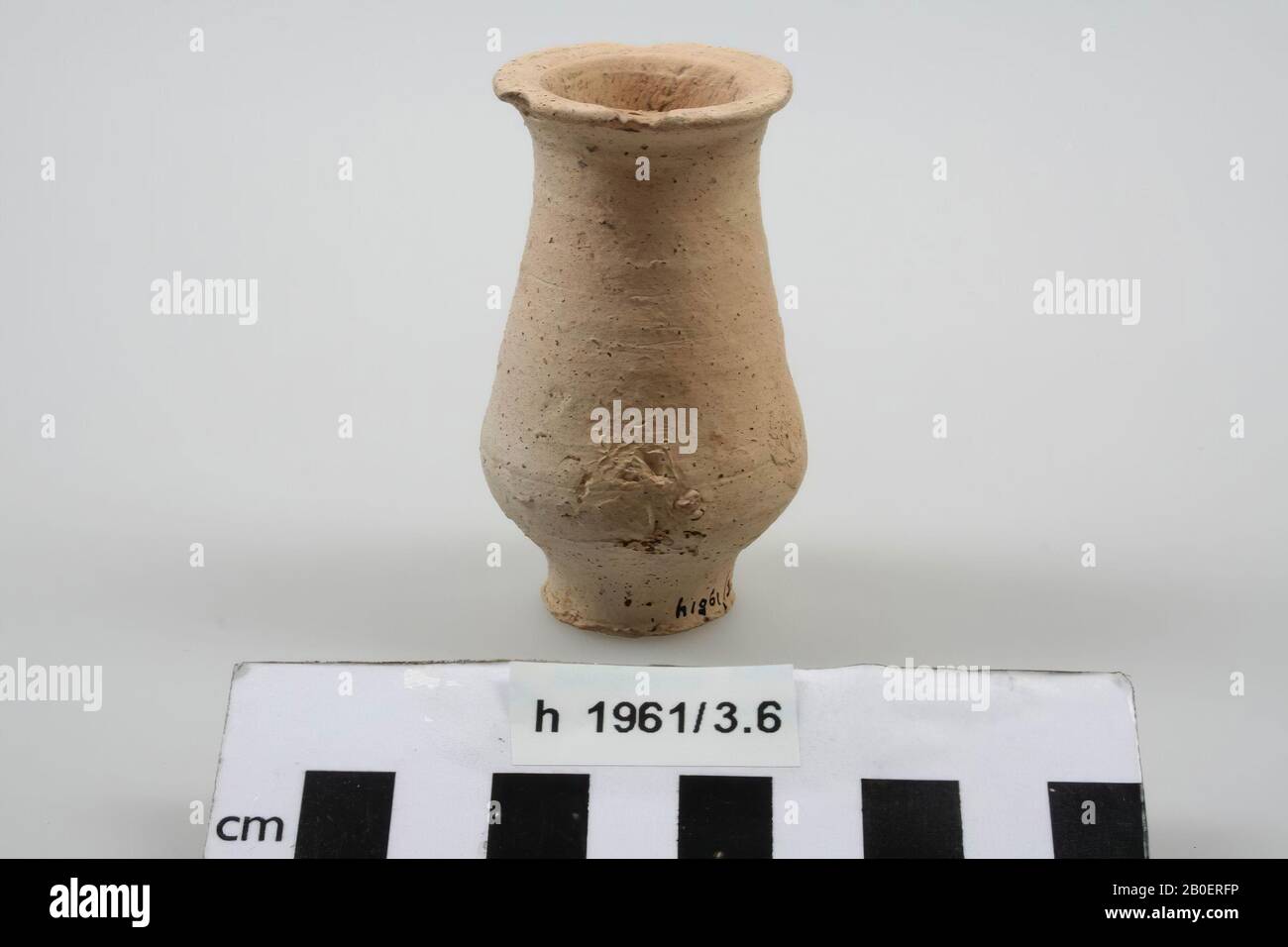 A candlestick made of rough-walled earthenware. Chips from the edge, candlestick, pottery, h: 7,4 cm, diam: 4,4 cm, roman, Netherlands, South Holland, Rotterdam, Katendrecht Stock Photo