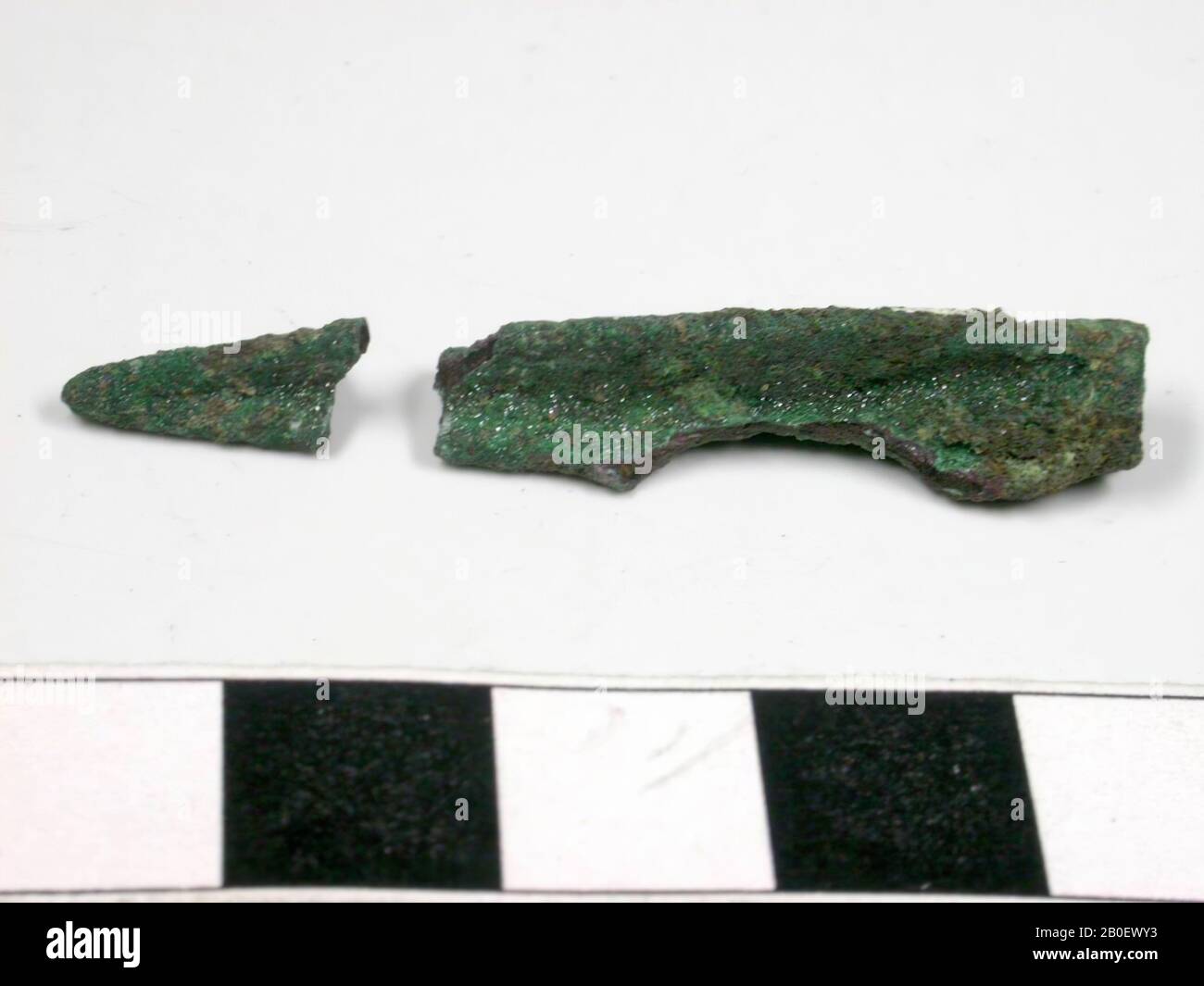 arrowhead, trifold, Broken. The point is attached separately., Arrowhead, bronze, length: 4 cm, Late Period, Persian time, Egypt Stock Photo