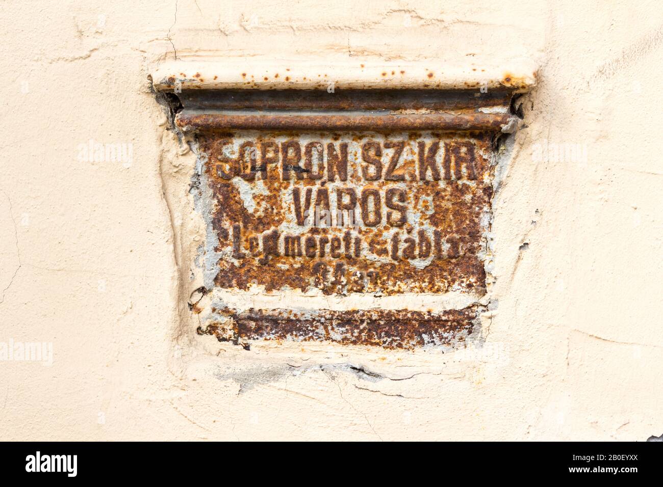 Ordnance survey benchmark mark marker 'Lejtmereti tabla' no. 84 on wall, Hid utca, Kuruc-domb, Sopron, Hungary Stock Photo