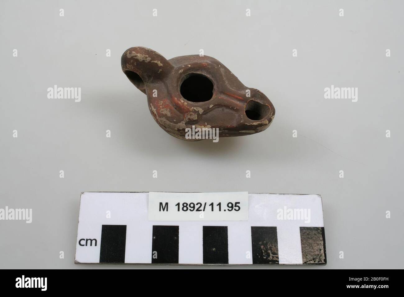 Pottery oil lamp, with ear, spout, filler hole and burner hole, oil lamp, earthenware, 7 x 4 x 3.3 cm, roman, Germany, unknown, unknown, Xanten Stock Photo