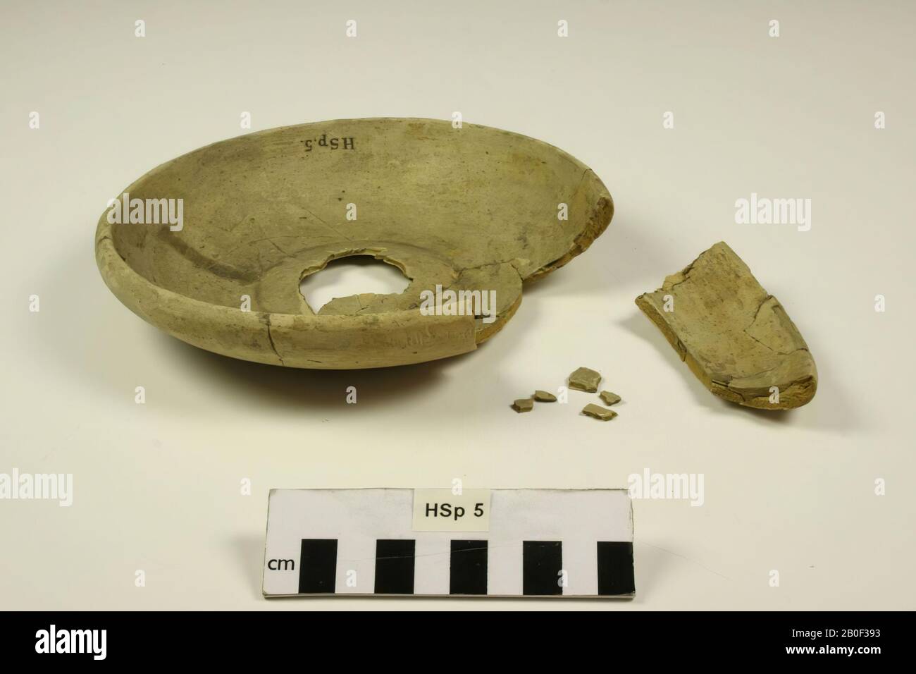 Plate of terra nigra with round raised edge and dented bottom, light brown in color. Part of the soil is missing, old bonds that have partly released. ! Edge chipping is loose with some fragments., Plate, pottery, roman, Netherlands, Limburg, Mook and Mediator, Mook Stock Photo