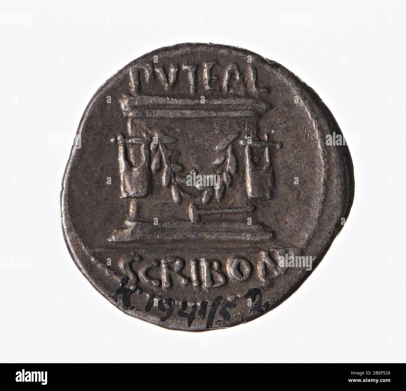 Vz: Bonus Eventus head r., LIBO BON EVENT, Kz: puteal scribonianum, PUTEAL SCRIBON, coin, denarius, L. Scribonius Libo, metal, silver, Diam. 19 mm, wt. 3.83 gr, Roman BC 62, Italy Stock Photo