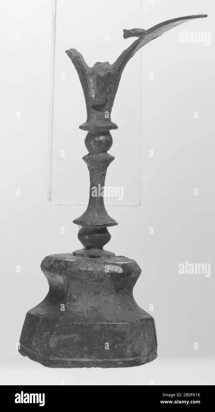 Bronze standard, standard, metal, bronze, roman 1300, Netherlands