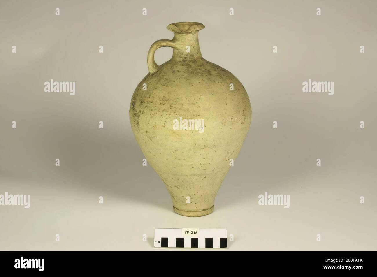 The Netherlands Roman period, jug, earthenware, h, 28.8 cm, diam, 16.7 cm, roman, the Netherlands, Utrecht, Bunnik, Vechten Stock Photo