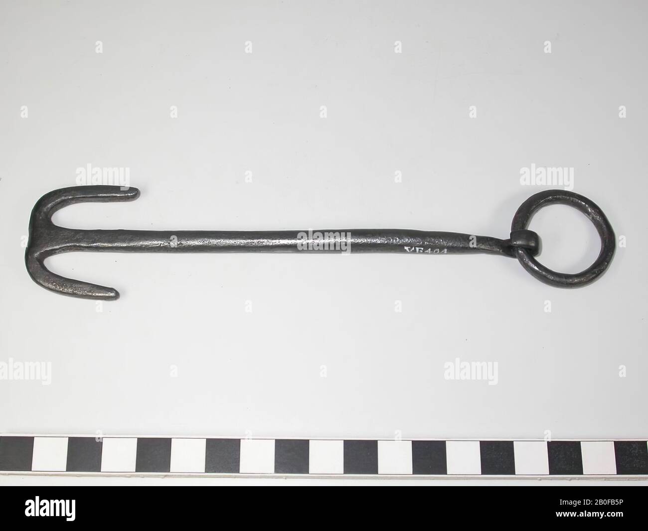 Iron key. With beard in the direction of the rod. It was already an  old-fashioned