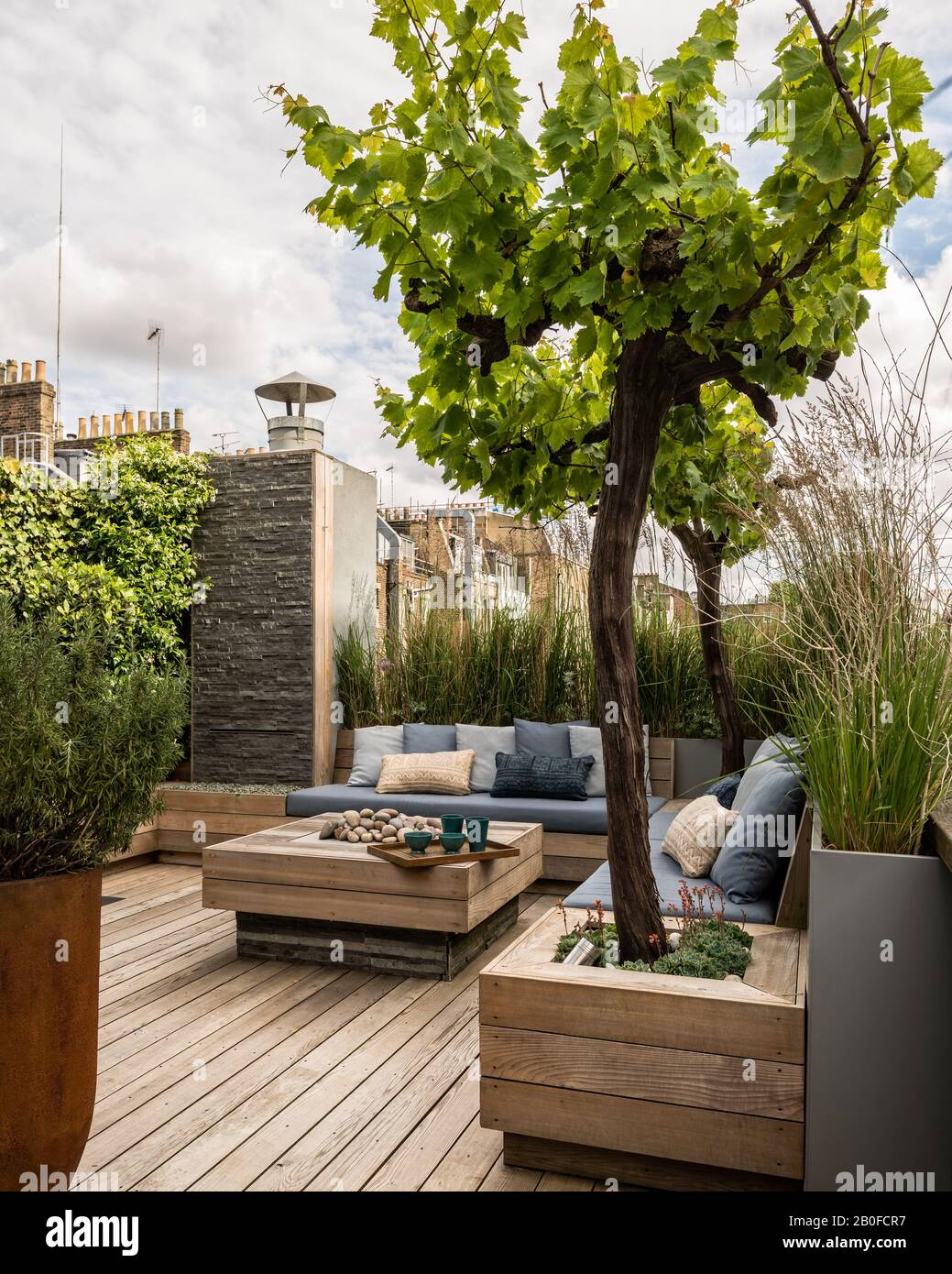 Garden design by Adolfo Harrison on roof terrace of West London apartment Stock Photo