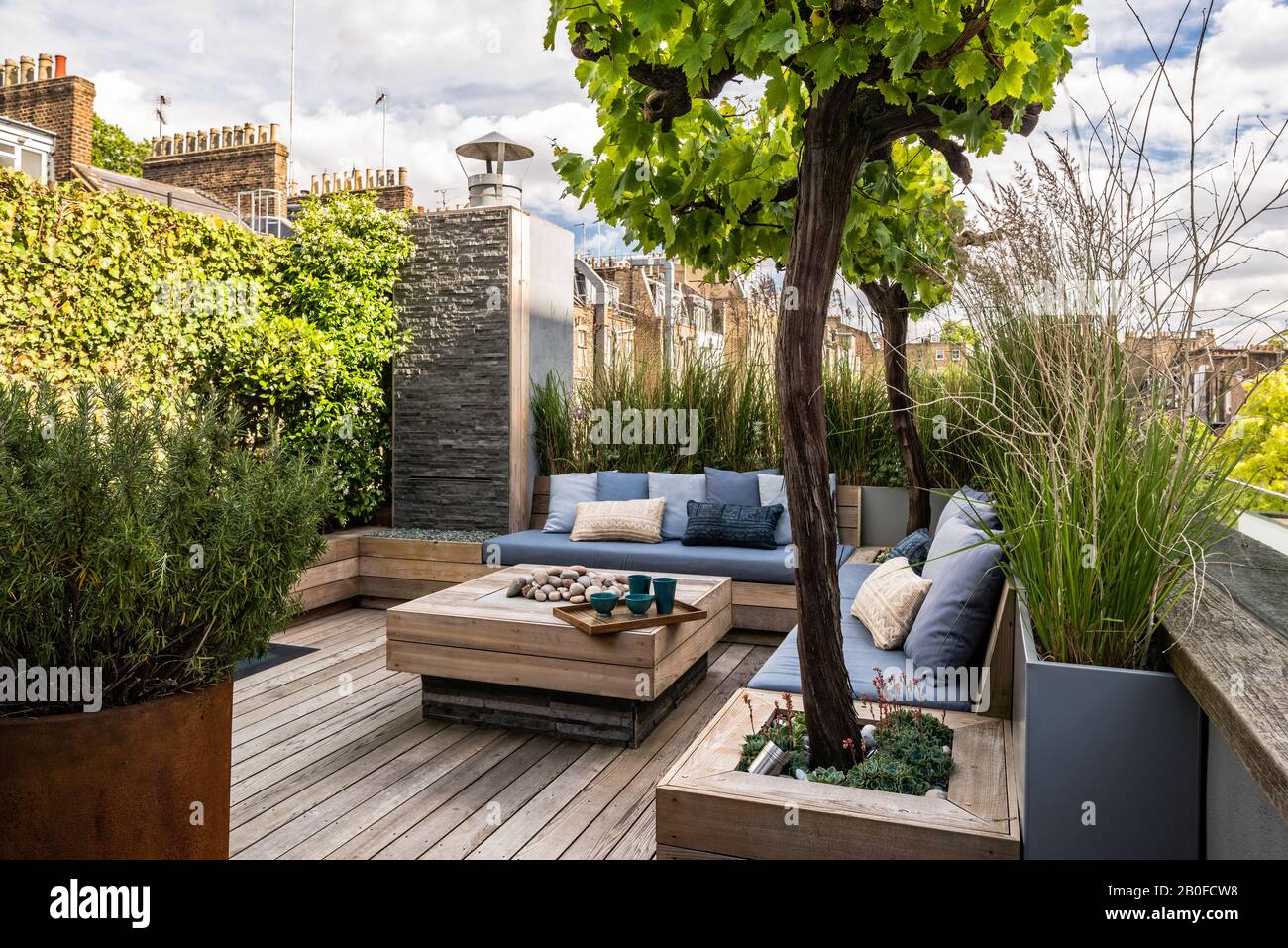 Garden design by Adolfo Harrison on roof terrace of West London apartment Stock Photo