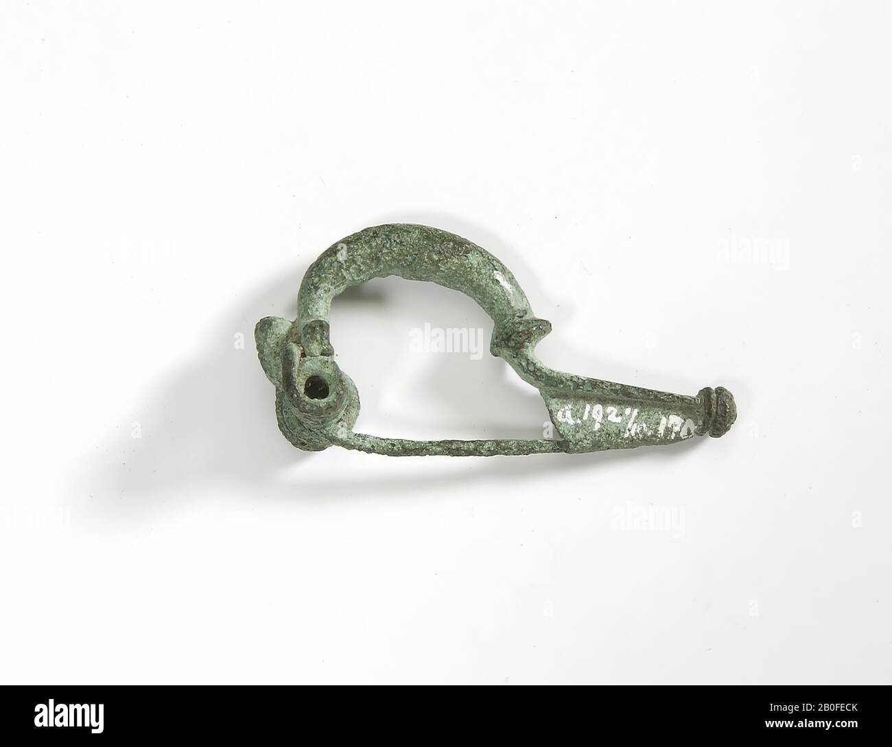 Bronze fibula (eye fibula with round brace), fibula, arch fibula, metal, bronze, 5 x 2,3 cm, roman 1-100 AD, Netherlands, Friesland, Súdwest Fryslân, Kimswerd Stock Photo