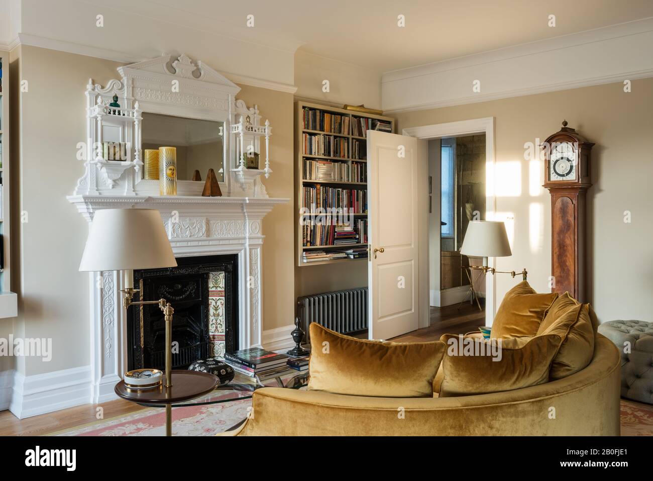 Inside grandfather clock hires stock photography and images Alamy