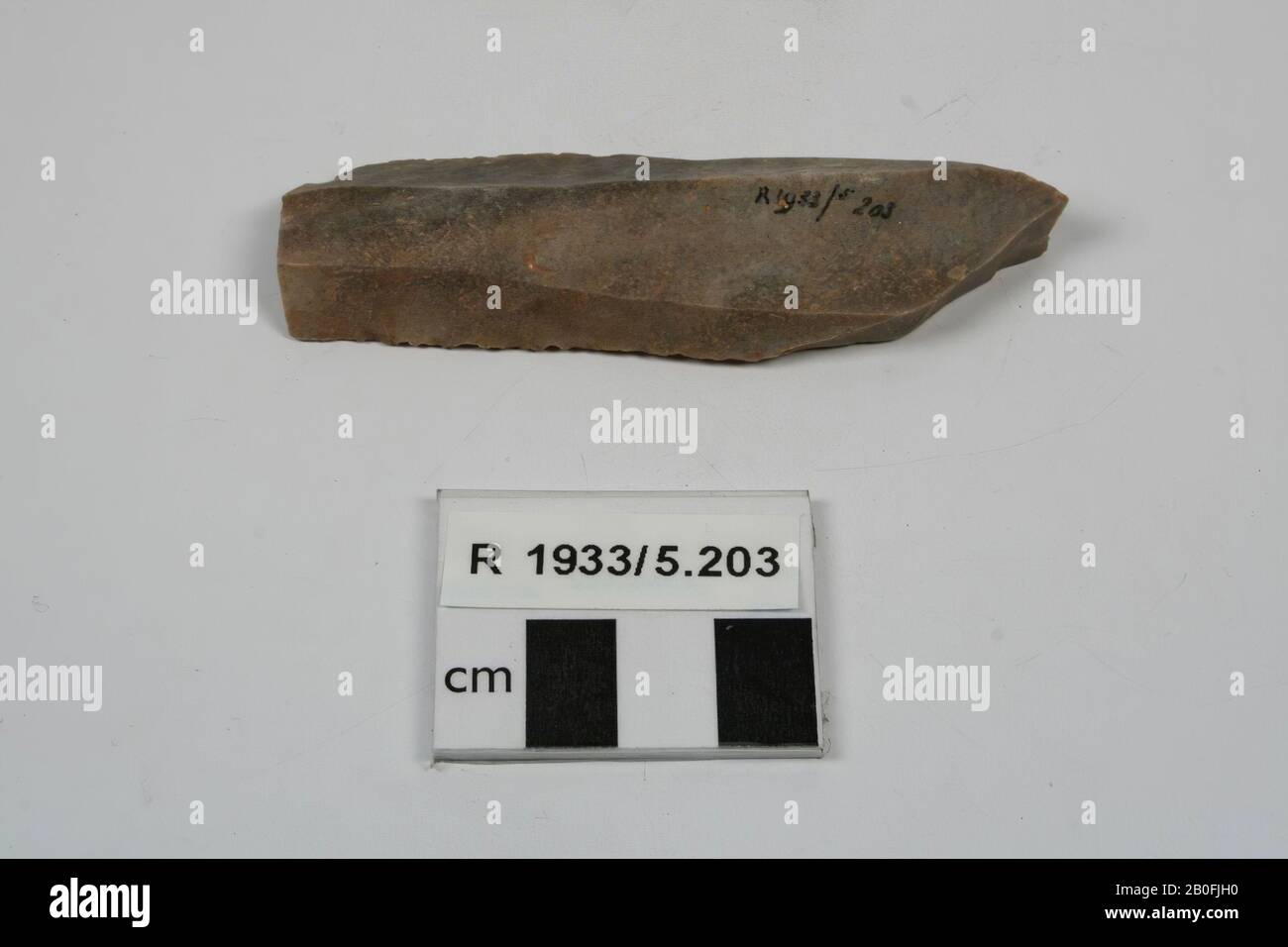 Fragment of flint, fragment, stone, flint, 9 x 7 x 2,1 cm, prehistory, France, unknown, unknown, Abri Pataud Stock Photo