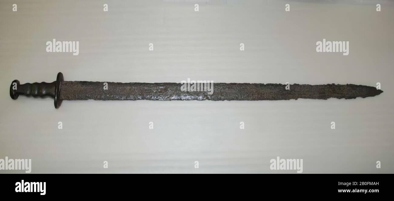 Old Europe, sword, horns, ribbed handle, armament, metal, iron, organic, horn, 86.9 x 8.1 x 3.2 cm, VME ?, Germany Stock Photo