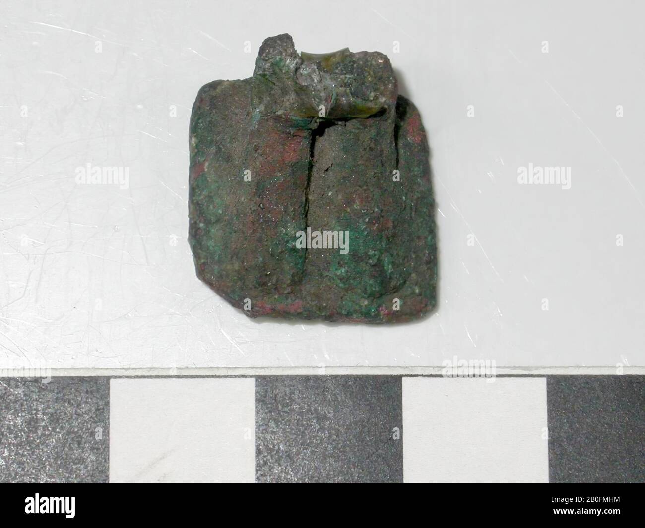 image, Must, sitting, crown, fragment, Fragmented into 6 fragments, the foot fragment probably does not belong to the rest. Preserved in September 2009, 4 particles have been merged into 2, fragments, pedestal still loose., Bronze, goddess, bronze, length: 12.5 cm, Late Period (?), Egypt Stock Photo