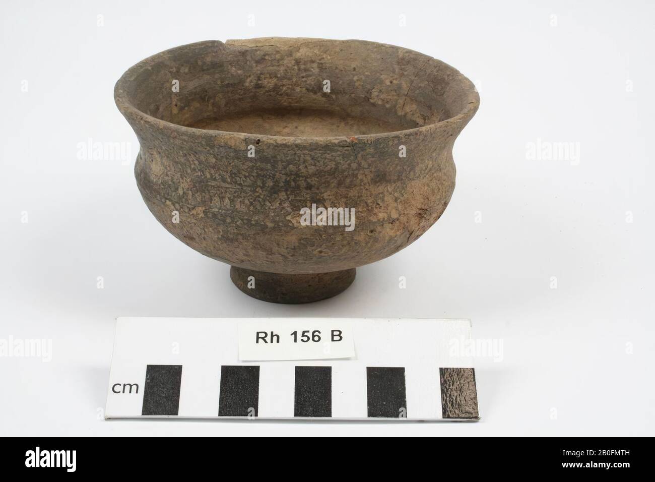 Bowl or footplate of smooth-walled Frankish pottery, convex Stock Photo