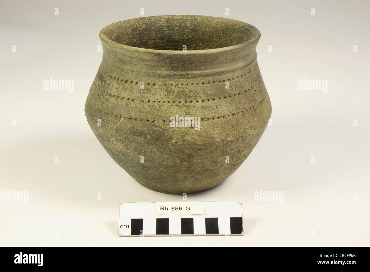 Knuckle jar of smooth-walled, Frankish earthenware, concave Stock Photo