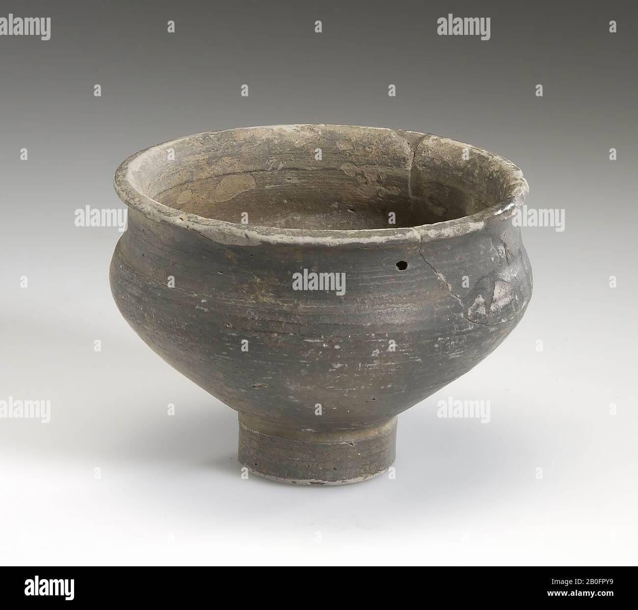 Egg Shaped Dish Of Terra Nigra With Neck And Foot Scale Earthenware Terra Nigra Height 6 2 Cm Vmeb 450 500 Ad Netherlands Utrecht Rhenen Rhenen Grave 847 Stock Photo Alamy