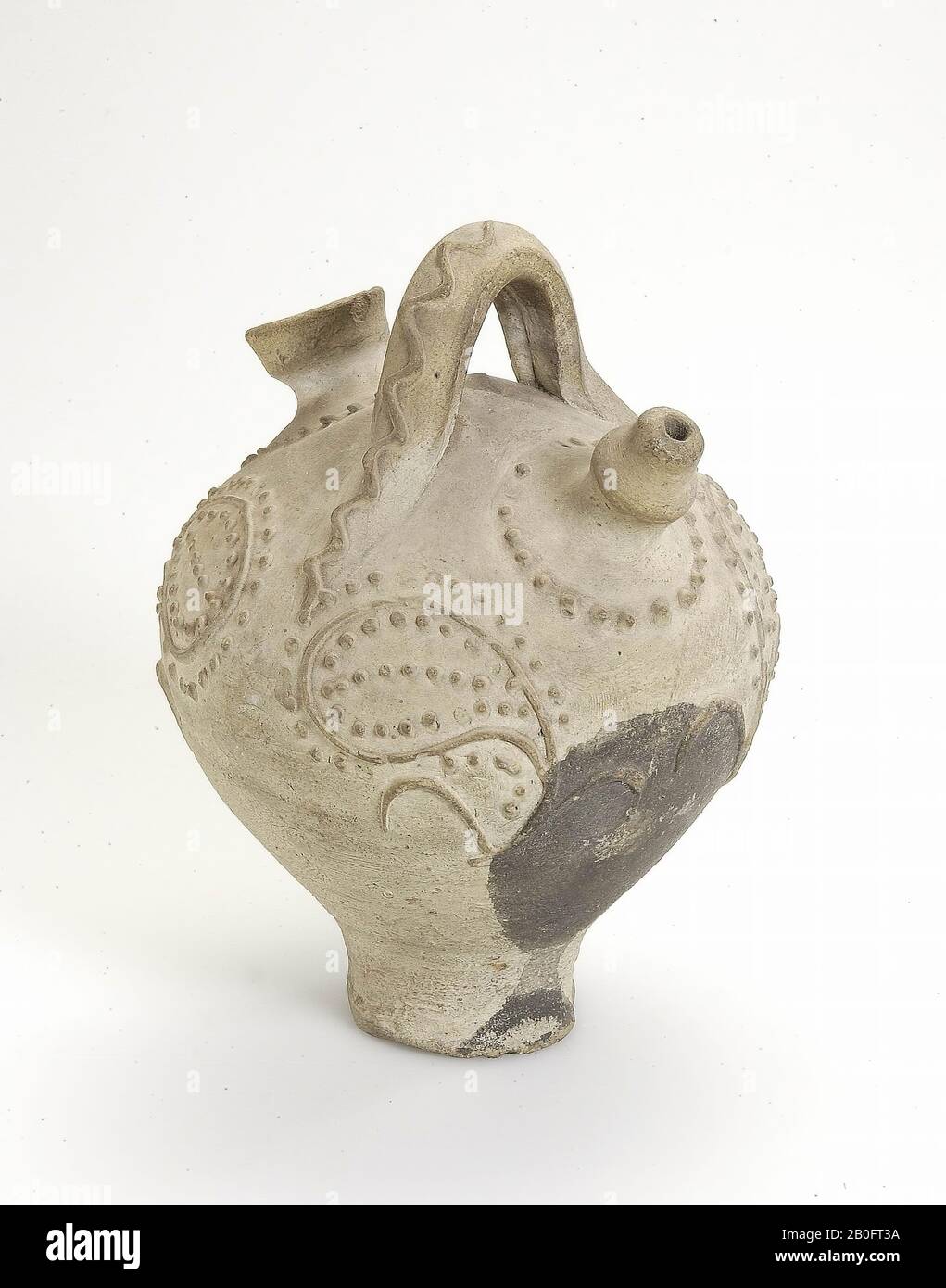Jug of smooth-walled earthenware with handle, spout and opening for pouring contents. Imprinted decoration., According to Dr. Max Siebourg in Bonn, recent pottery from Spain !!, jug, earthenware (smooth wall), h: 15,5 cm, diam: 11,4 cm, not 1500-1900 AD, Germany, unknown, unknown, unknown Stock Photo