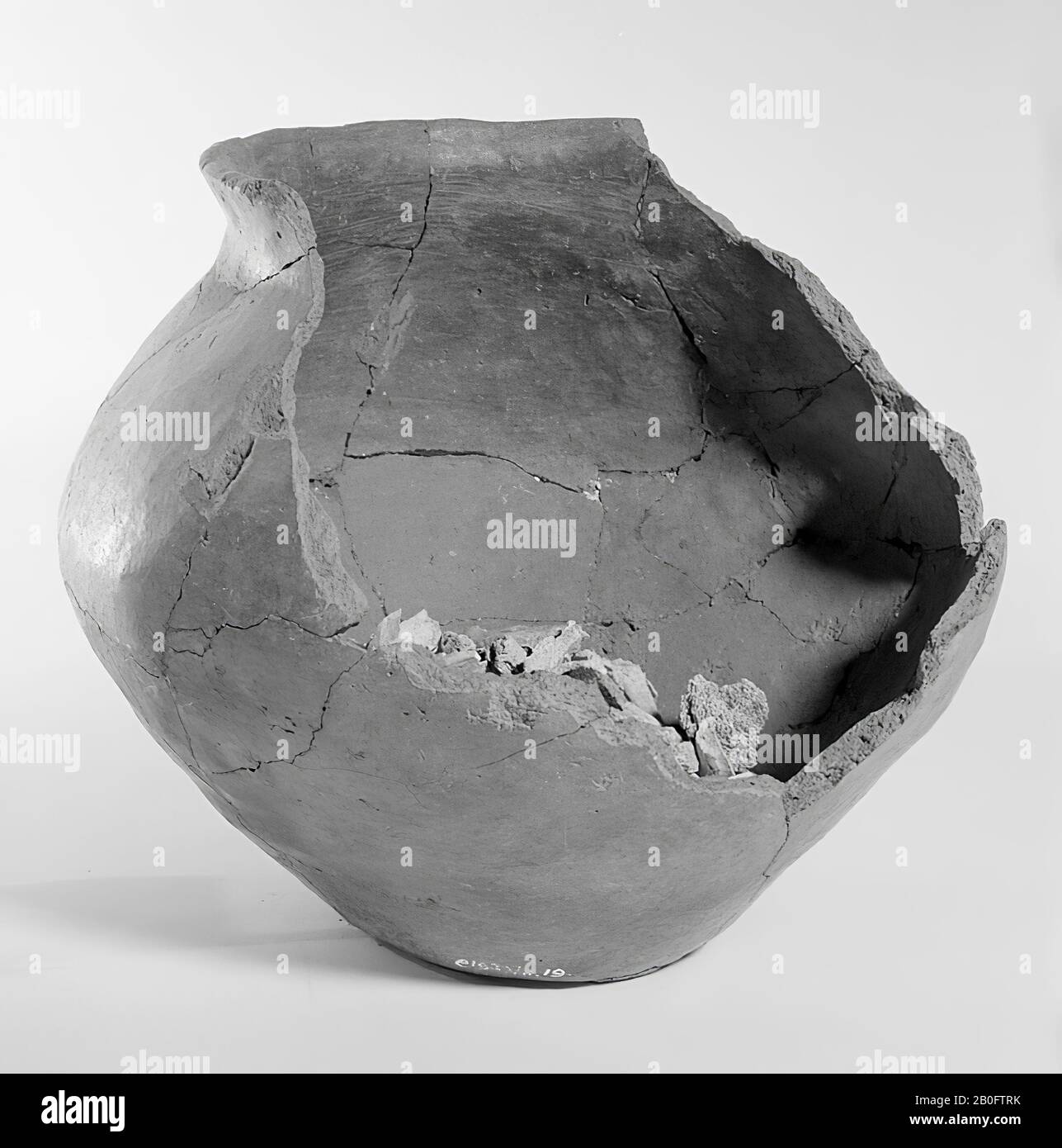 Large fragment of a Hallstatt-urn of earthenware without decoration. Old bonding, cracking. Contains cremated residues, urn, fragment, earthenware, h: 21.5 cm, diam: 25 cm, prehistory -800 Stock Photo