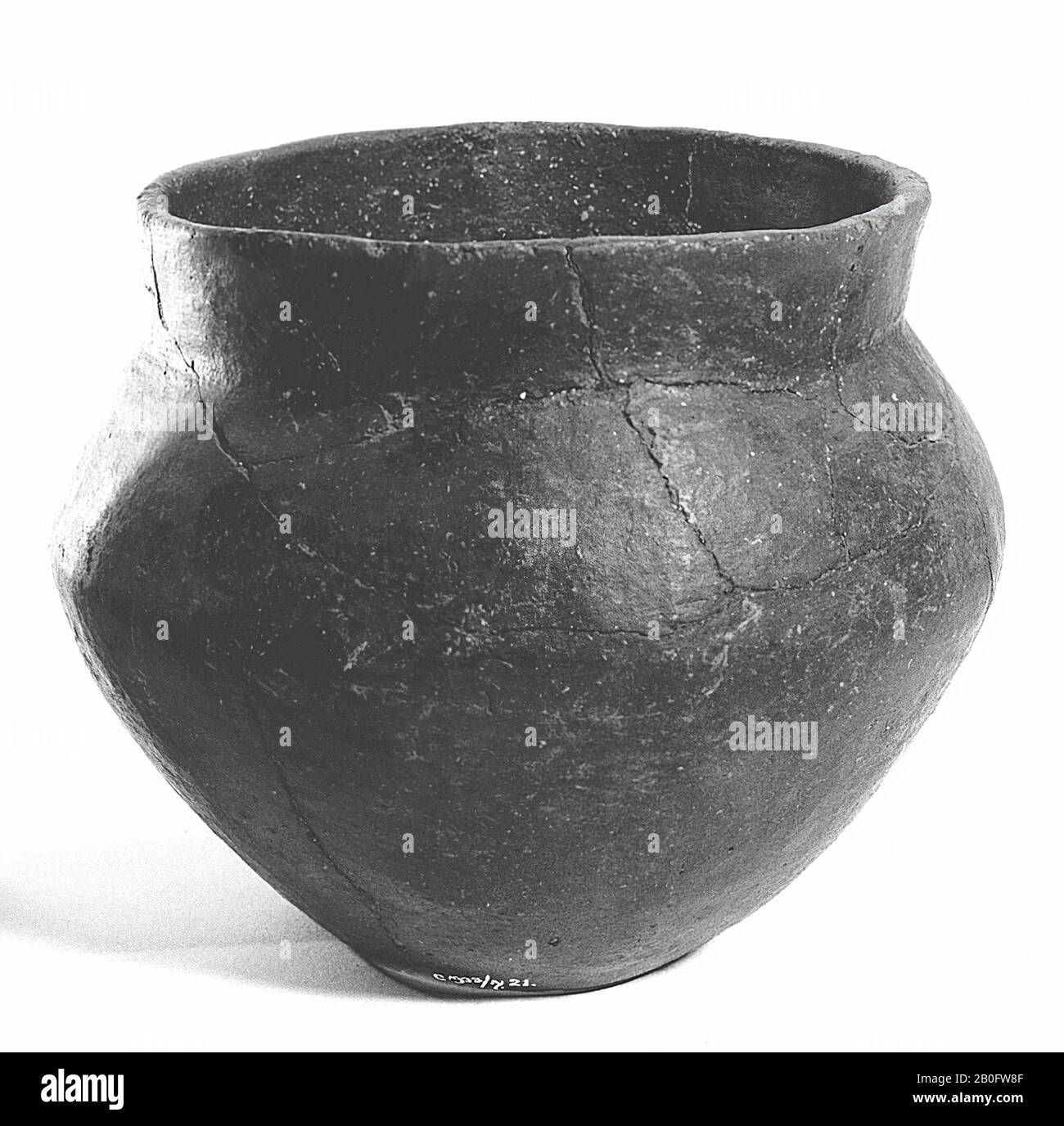 Terrine-shaped urn of black earthenware with an upright edge. Old bonding and replenishment, surface damage at the foot. Contains cremated residues, urn, earthenware, h: 13.8 cm, diam: 16.5 cm, prehistory -1200 Stock Photo