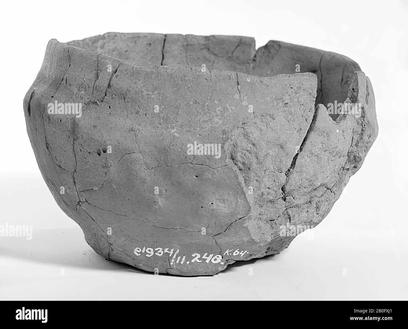 Pottery apiary. Old unstable bonding, parts of the rim are missing