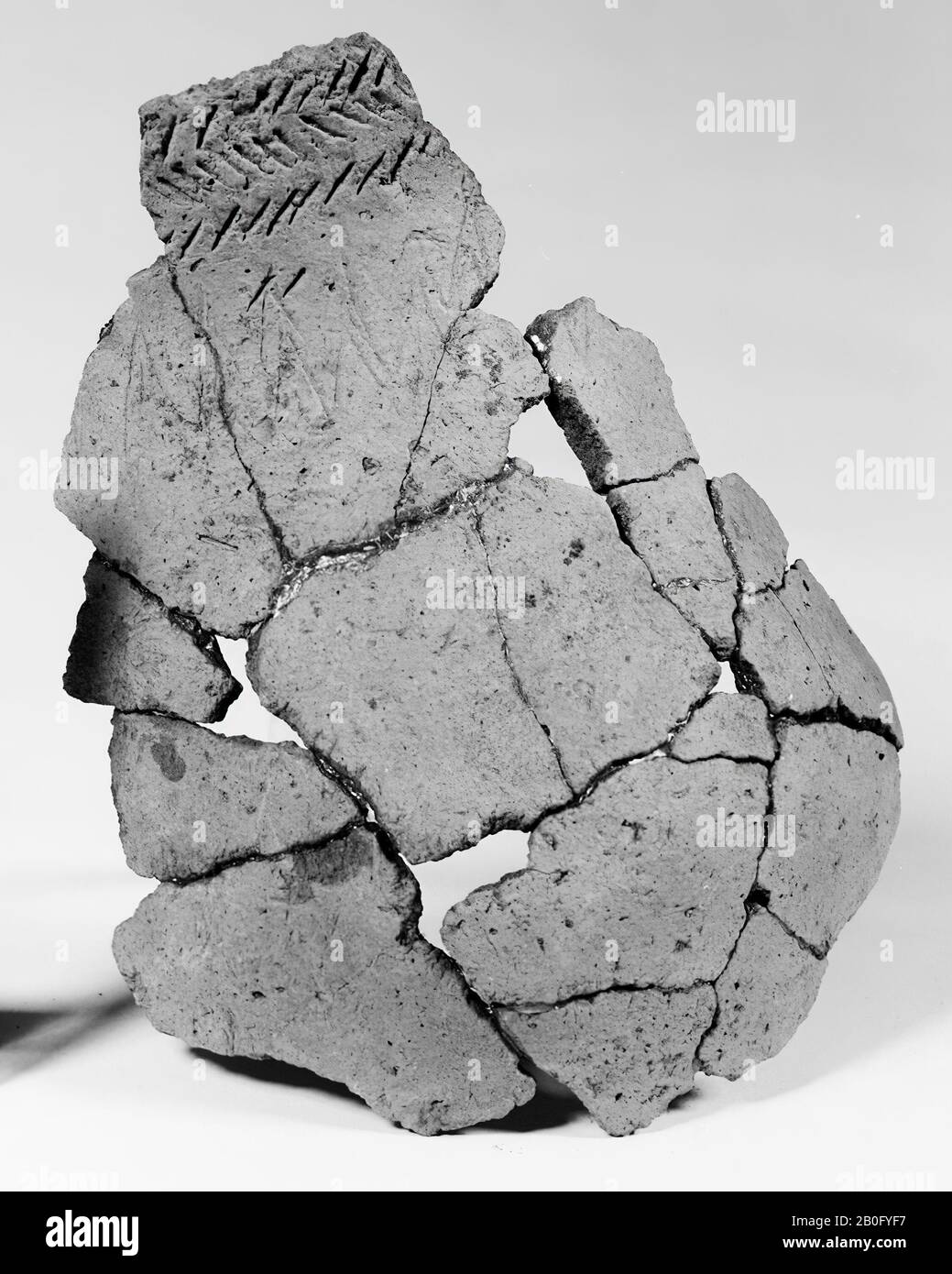 4 Fragments of an S-shaped cup with sparse decoration on the edge. The fragments consist entirely of many glued fragments. Found at urn e 1940 Stock Photo