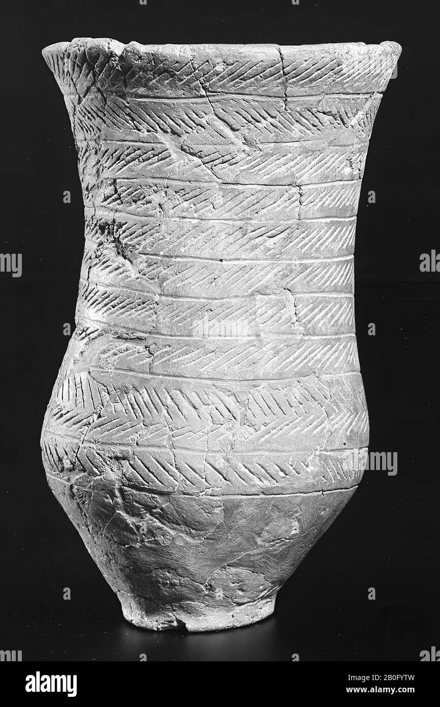 slender S-shaped cup with zigzagging decoration of oblique lines to the belly, cup, earthenware, height: 21 cm, prehistory -2500 Stock Photo