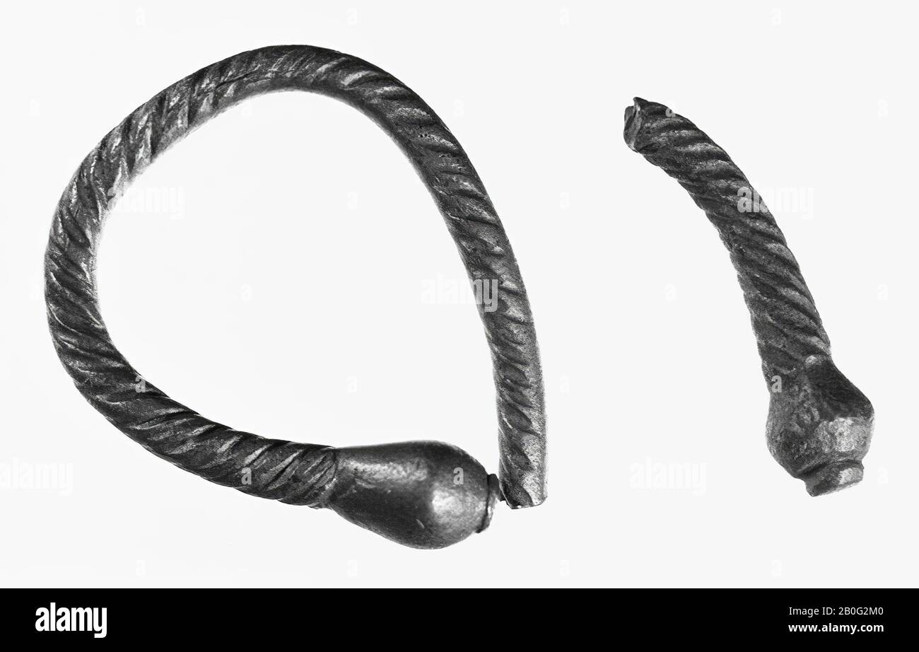 fragment of a bronze bracelet (La Tene) with button as closure and torsion-mimicking decoration, bracelet, metal, bronze, length: 3,3 cm, prehistory -500 Stock Photo