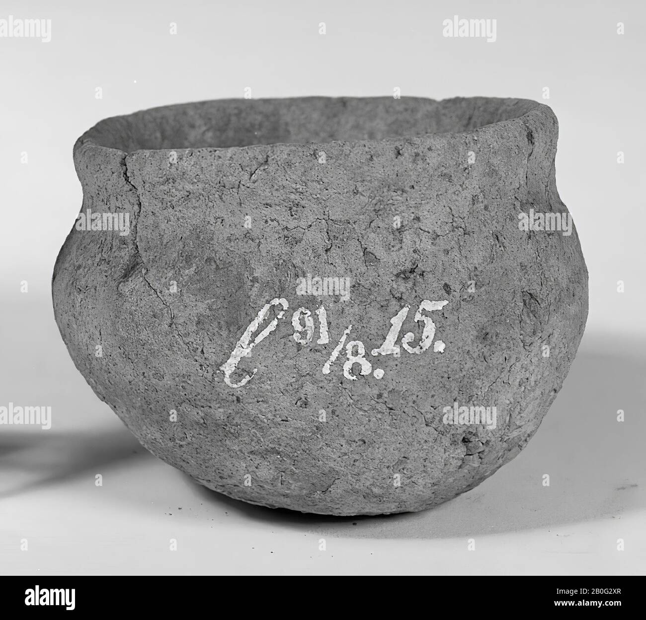 Earthenware clay pottery raw hi-res stock photography and images - Alamy