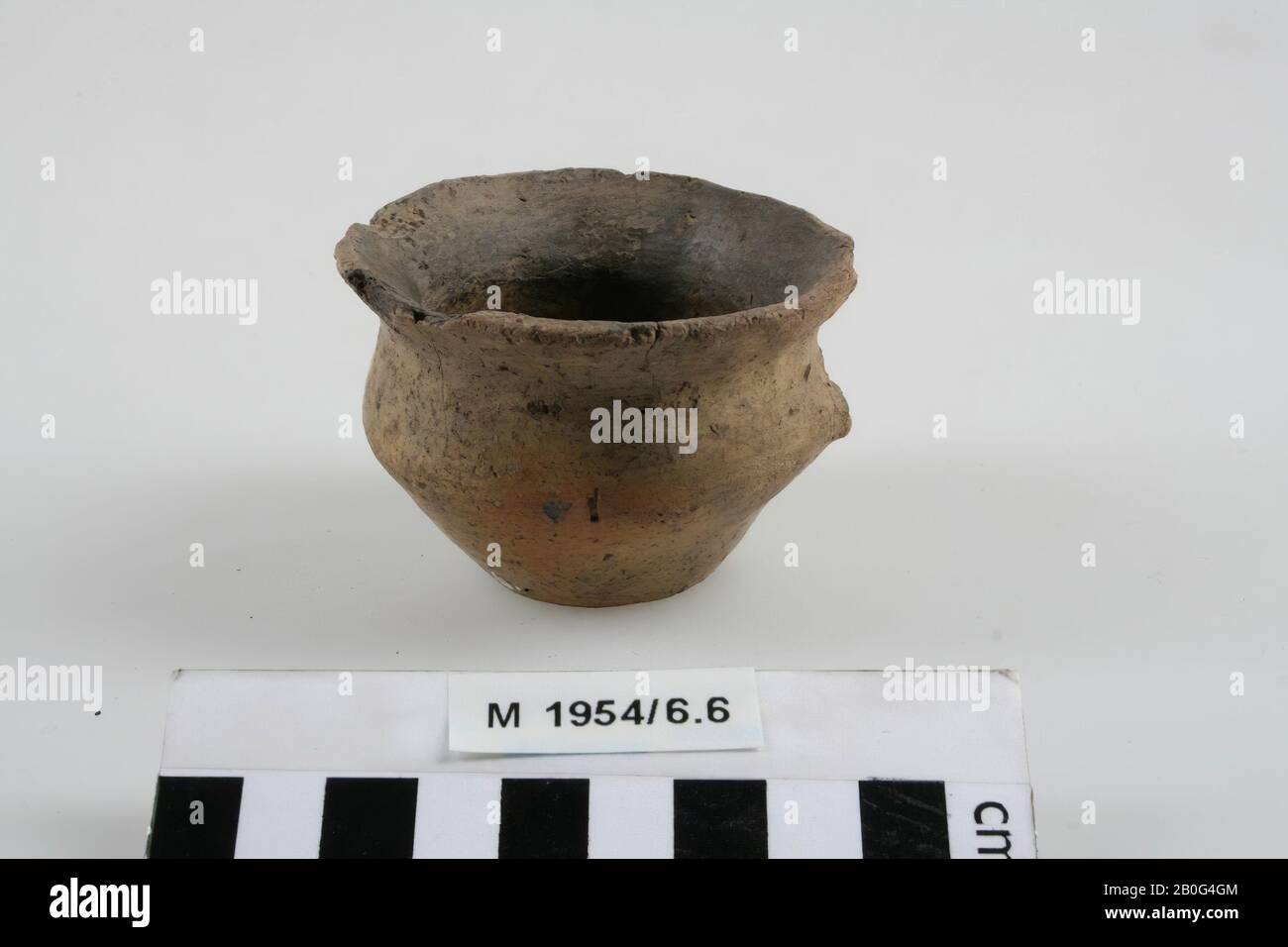 Ear missing, damage and missing particles on the neck., Jar, pottery, h: 5 cm, diam: 7 cm, prehistory, Germany Stock Photo