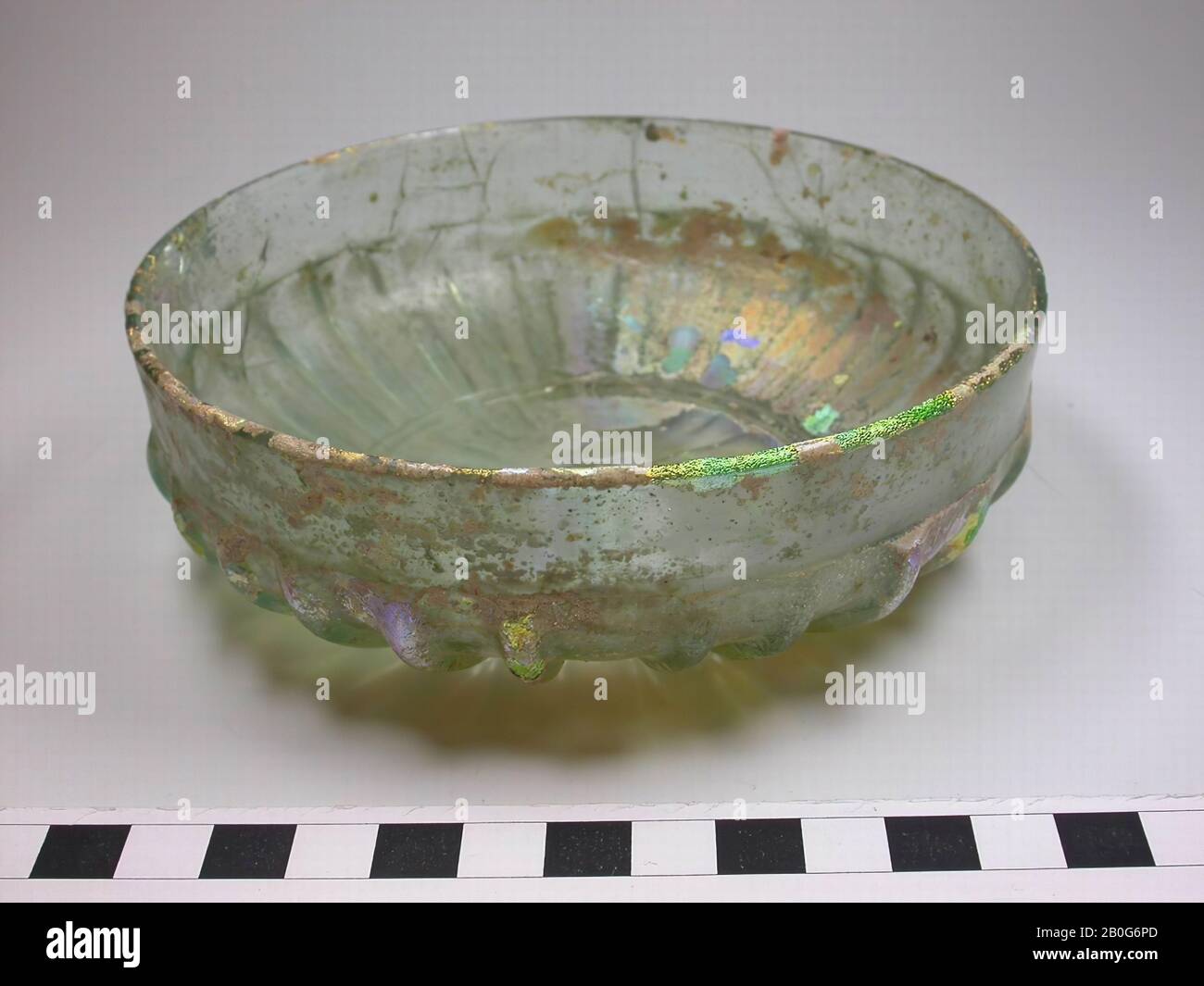 Glass rib bowl with round lip. Blue-greenish glass with iridescence. Old inventory number: nm 13091., bowl, rib bowl, glass, 4.5 x 12.5 cm, roman 50-100, unknown Stock Photo