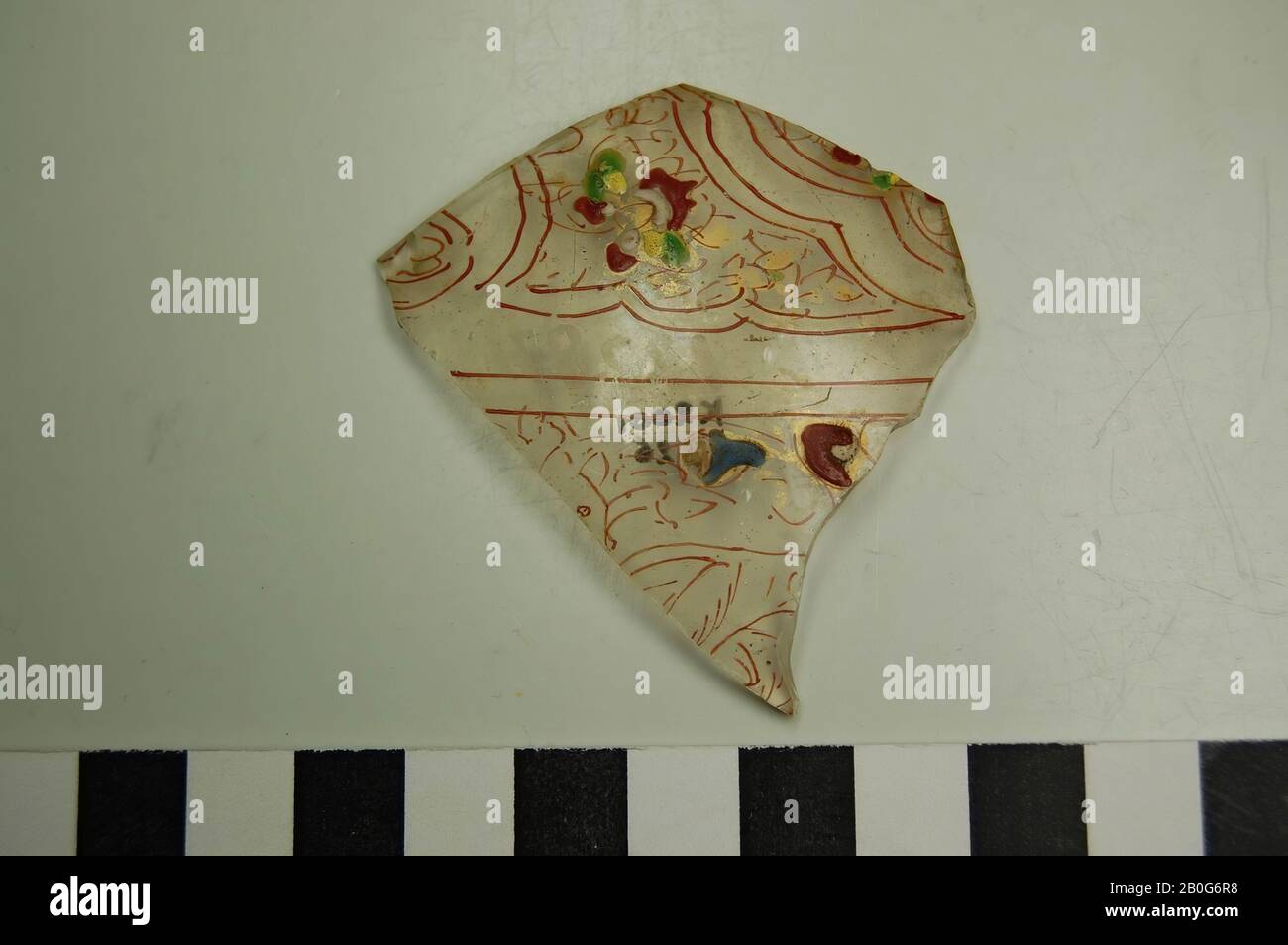 Glass shard made of transparent glass, decorated with red, yellow and green. Old inventory number: 12287., shard, glass, 6 cm, Roman 50-100, Egypt Stock Photo