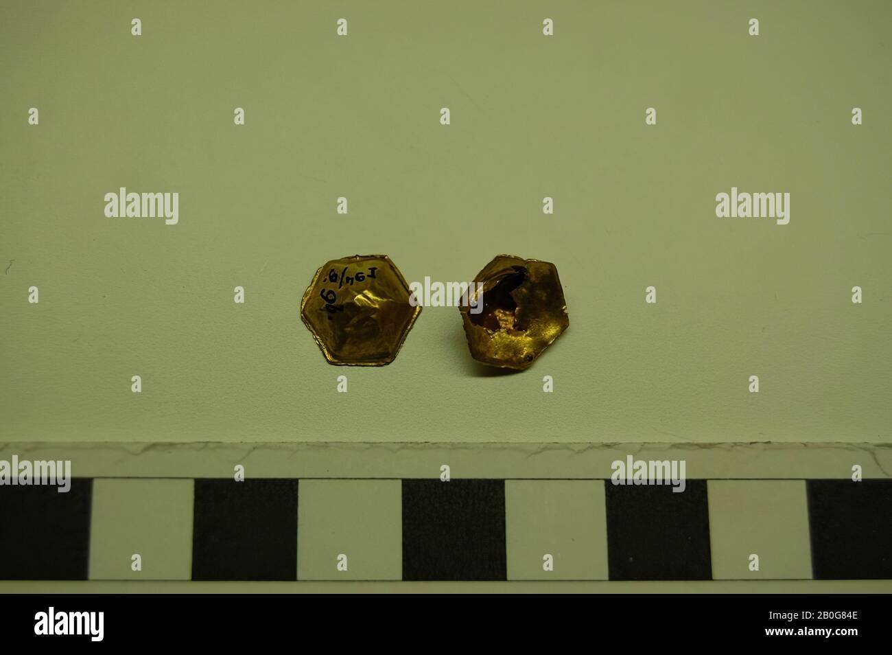 hexagonal pyramid-shaped button, button, gold, 0.4 cm, ø 1.2 cm, Roman imperial time 0 Stock Photo
