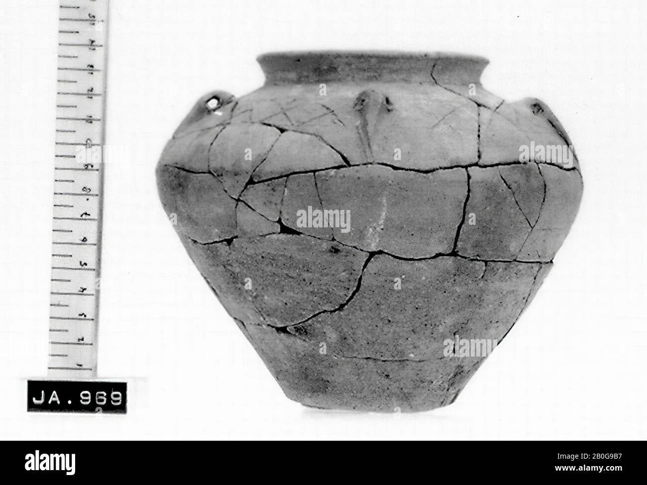 Type: 10, small pottery, 4 shoulder lugs incised decoration on shoulder, complete, pot, earthenware, H. 13,7, D (bottom) 6,5, D (max) 17, D (edge) 9, 5 cm, Uruk Period -3800 Stock Photo
