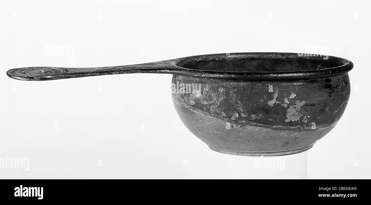 Bronze casserole with slightly dented, turned floor, low, ribbed foot with strongly curved, low wall, which bends slightly to the top, excellent rounded edge, underneath a groove at the top and under a narrow rib. Cover with white metal on the inside and on the outside to below the ridges. Middle narrowing, flat stem with deep grooves along the sides, with profiled disc-shaped end, in which round hole. Bottom slightly turned on the inside. Kantlijst between wall and bottom. Stood in a different pan. Under the traces that the pan adhered to, hardly patinated, above that dark patina. Stamp: NONN Stock Photo