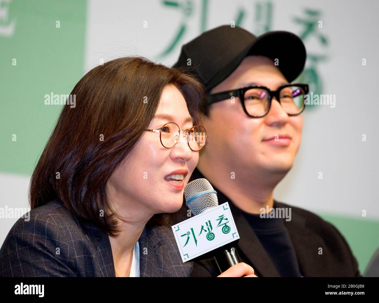 Kwak Sin-Ae and Han Jin-Won, Feb 19, 2020 : Kwak Sin-Ae (L), the CEO of the Barunson Entertainment & Arts Corporation and a film producer of the Oscar-winning film 'Parasite' and Han Jin-Won who is a co-screenwriter of the movie attend a press conference in Seoul, South Korea. Korean black comedy thriller 'Parasite' won four Oscar titles at the Academy Awards on Feb 9, 2020, becoming the first non-English language film to win the Oscars Best Picture in its 92-year history. Credit: Lee Jae-Won/AFLO/Alamy Live News Stock Photo