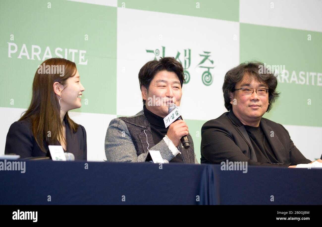 Park So-Dam, Song Kang-Ho and Bong Joon-Ho, Feb 19, 2020 : (L-R) Park So-Dam and Song Kang-Ho, cast members of the Oscar-winning film 'Parasite' and the Korean movie's director Bong Joon-Ho attend a press conference in Seoul, South Korea. The Korean black comedy thriller won four Oscar titles at the Academy Awards on Feb 9, 2020, becoming the first non-English language film to capture best picture in its 92-year history. Credit: Lee Jae-Won/AFLO/Alamy Live News Stock Photo