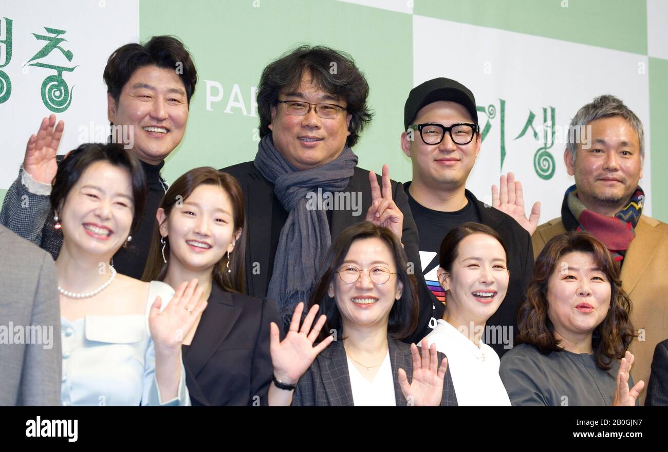 Song Kang-Ho, Bong Joon-Ho, Han Jin-Won, Lee Ha-Jun, Jang Hye-Jin, Park So-Dam, Kwak Sin-Ae, Cho Yeo-Jeong and Lee Jung-Eun, Feb 19, 2020 : (L-R, 2nd row) Actor Song Kang-Ho, director Bong Joon-Ho, screenwriter Han Jin-Won and production designer Lee Ha-Jun pose with (L-R, front row) actress Jang Hye-Jin, Park So-Dam, film producer Kwak Sin-Ae, actress Cho Yeo-Jeong and Lee Jung-Eun during a press conference held for their Oscar-winning film 'Parasite' in Seoul, South Korea. The Korean black comedy thriller won four Oscar titles at the Academy Awards on Feb 9, 2020, becoming the first non-Engl Stock Photo