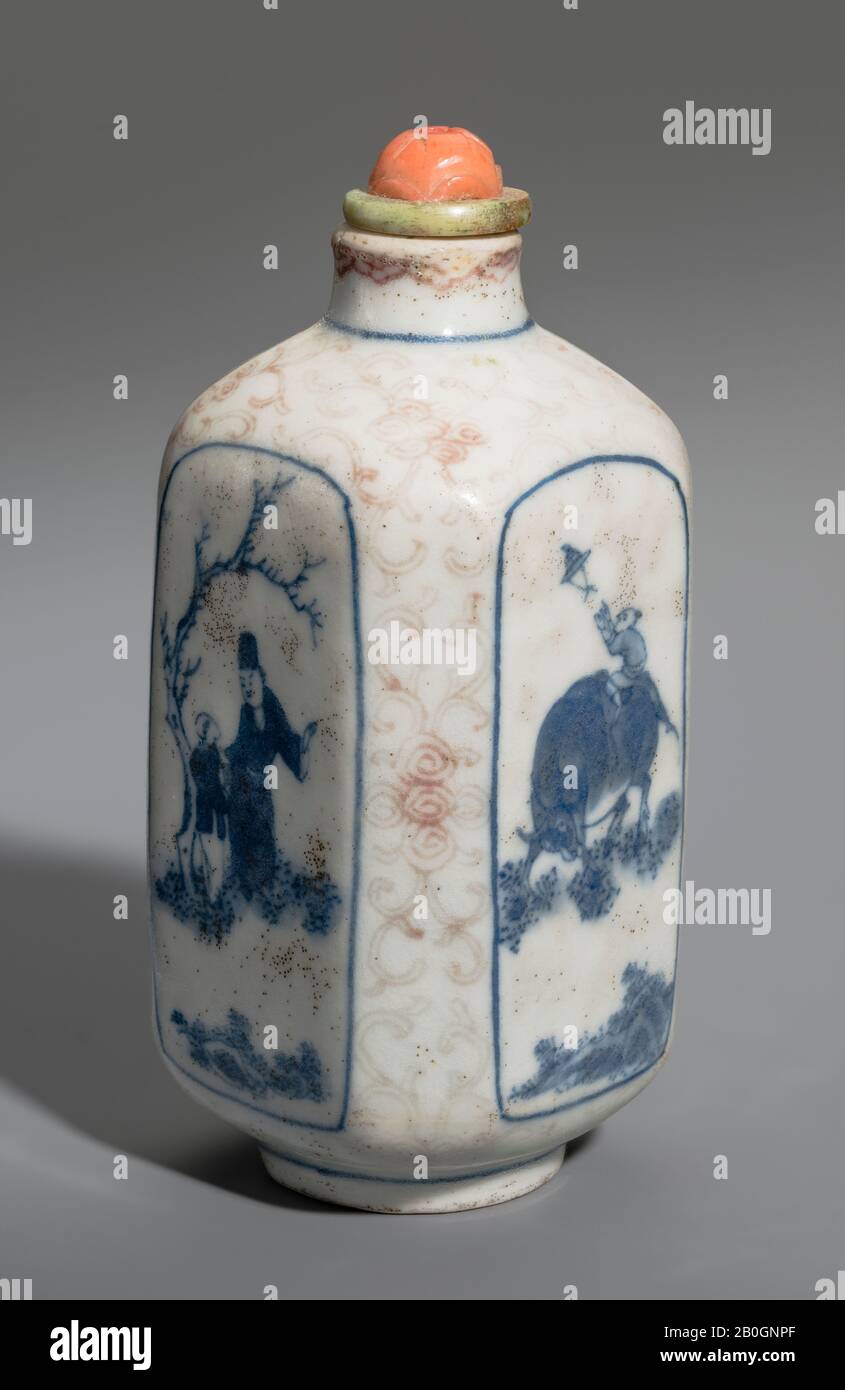 Chinese, Snuff Bottle, Porcelain, Height: 2 7/8 in. (7.3 cm Stock Photo