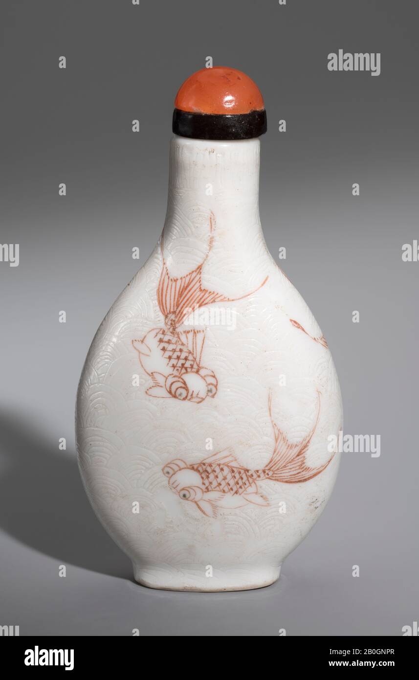 Chinese, Snuff Bottle, Porcelain, Height: 3 1/8 in. (7.9 cm Stock Photo