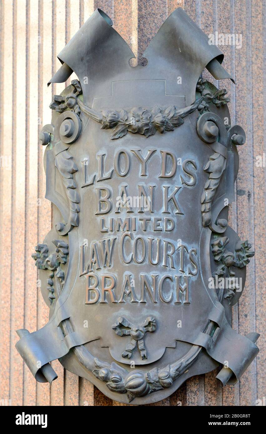 London, England, UK. Lloyds Bank Law Courts Branch in the Strand - now being converted into a Wetherspoons pub (2020) Stock Photo