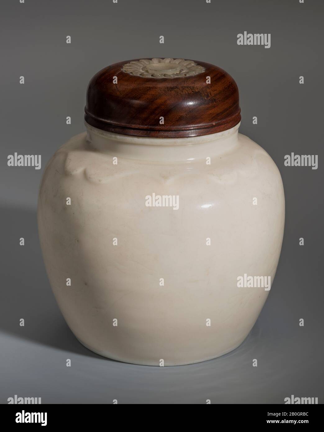 Chinese, Shallow vase, Porcelain Stock Photo - Alamy