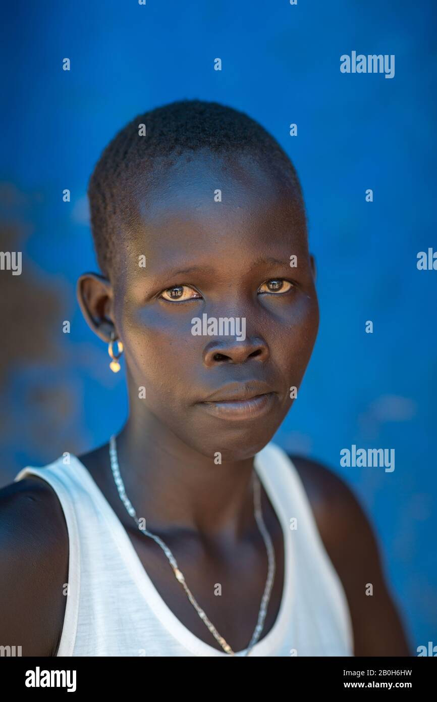 30.10.2019, Opanya, Gambela, Ethiopia - Participant in the microfinance project of the Development and Social Services Commission (DASSC), a developme Stock Photo