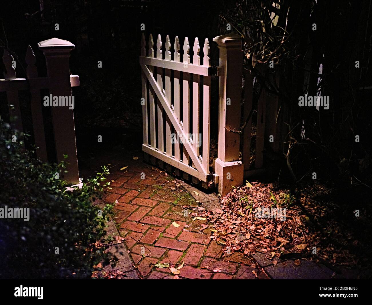 Picket fence gate hi-res stock photography and images - Alamy