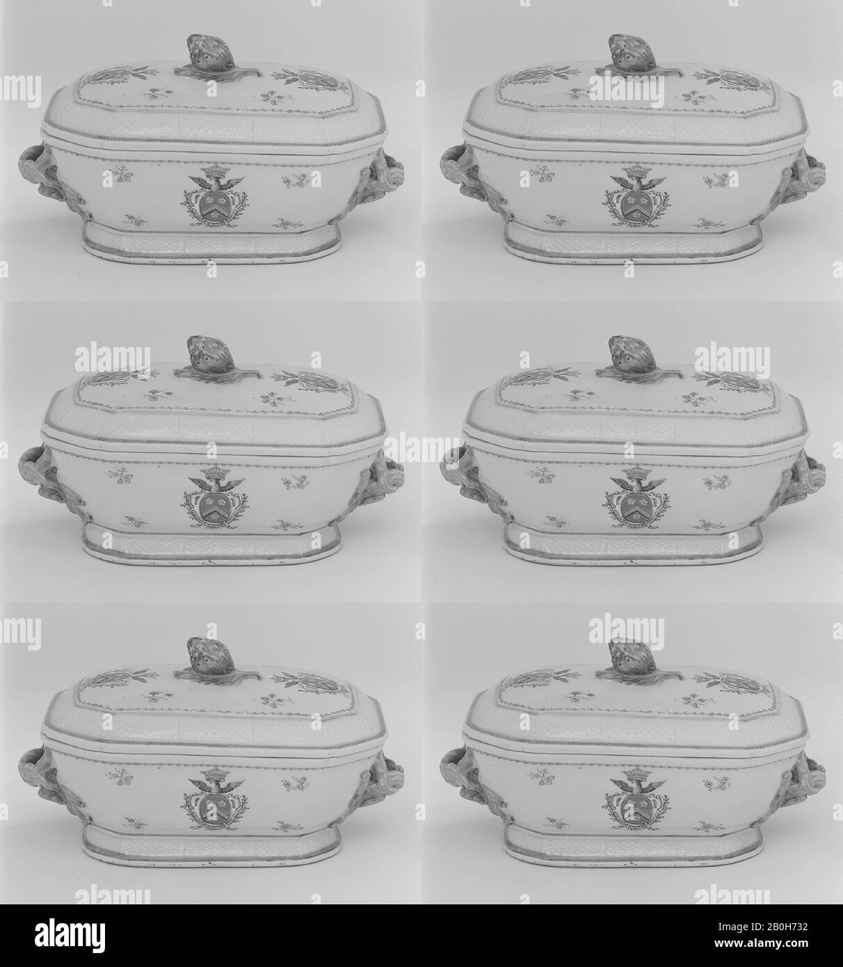 Tureen with cover (part of a service), Chinese, probably for Swedish  market, 1770–85, Chinese, probably for Swedish market, Hard-paste  porcelain, Overall (with cover): 4 3/4 × 7 3/4 in. (12.1 × 19.7 cm),  Ceramics-Porcelain-Export Stock Photo - Alamy