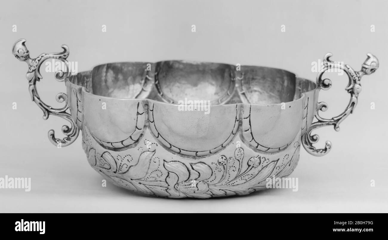 Bowl, Dutch, second half 17th century, Dutch, Silver, 3 1/2 × 6 3/4 in. (8.9 × 17.1 cm), Metalwork-Silver Stock Photo