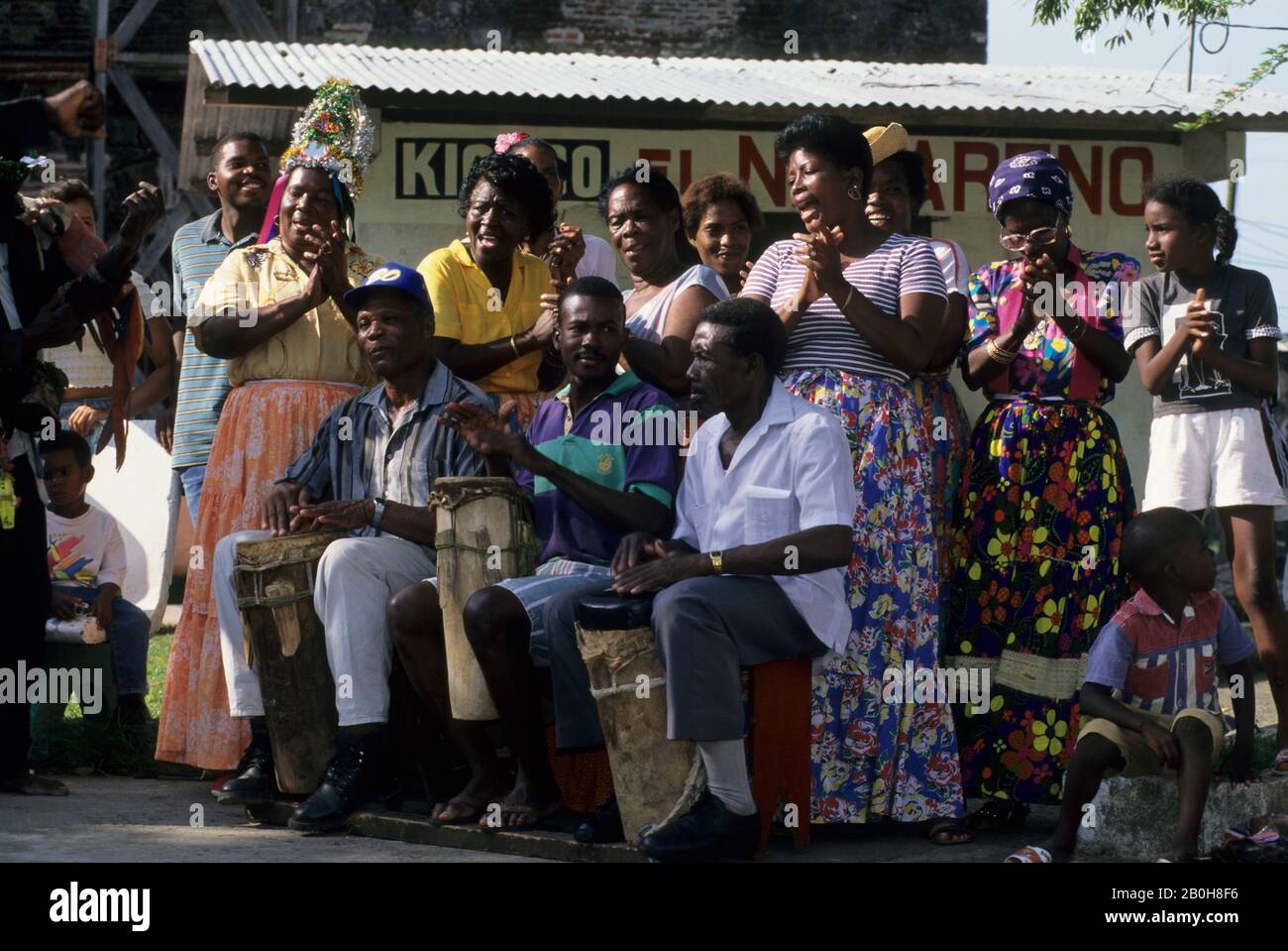 PANAMA, PORTOBELO, STREET SCENE, TRADITIONAL CONGO DANCE, DRUMMERS