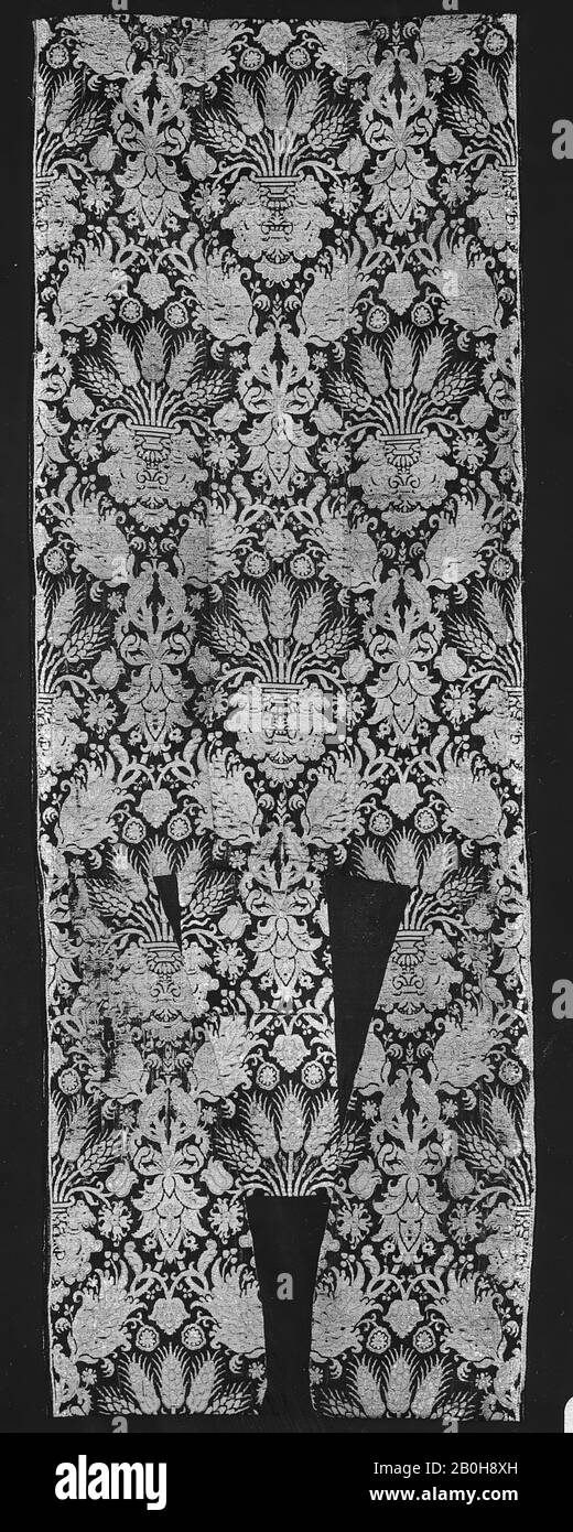 Piece, Italian, ca. 1720 (?), Italian, Silk, linen and metal thread, L. 61 1/2 x 22 inches (loom width) (156.2 x 55.9 cm), Textiles-Woven Stock Photo