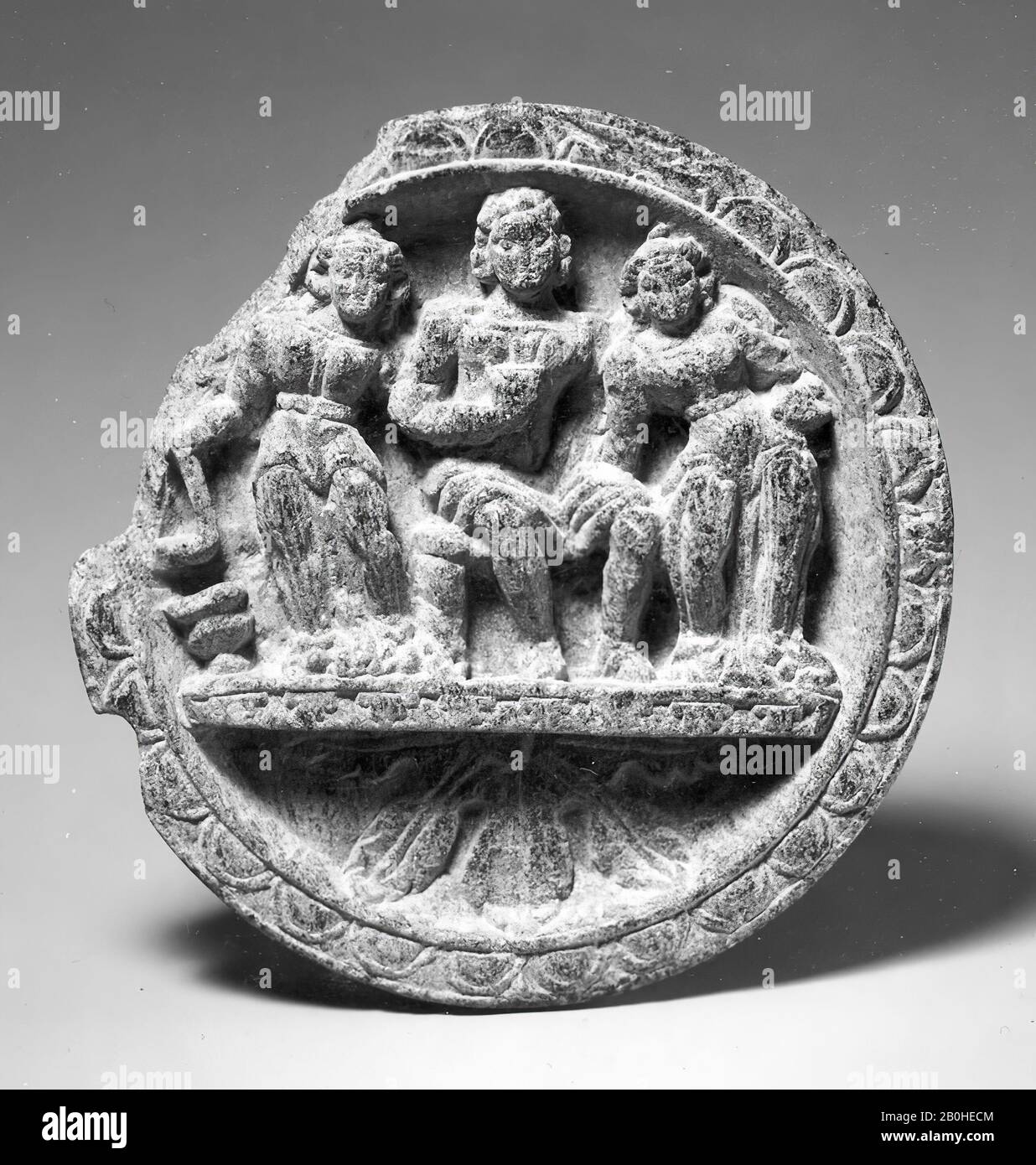 Sculpture of three figures hi-res stock photography and Sculpture of three figures hi-res stock photography and