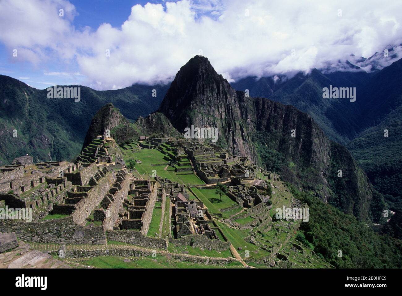 PERU SACRED VALLEY MACHU PICCHU WITH HUAYNA PICCHU IN BACKGROUND 