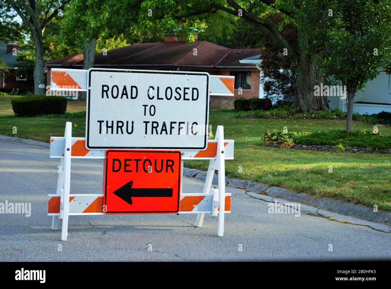 road closed to thru traffic detour construction sign in a residential